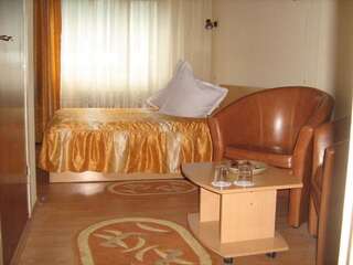 Отели типа «постель и завтрак» Pensiunea Fara Nume Буштени Двухместный номер с 1 кроватью и собственной ванной комнатой-1